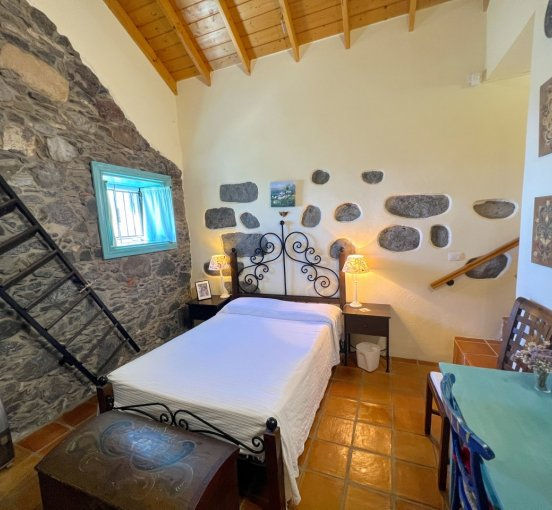 Ruralhousevallesanlorenzo2 camera 2 casita.jpg