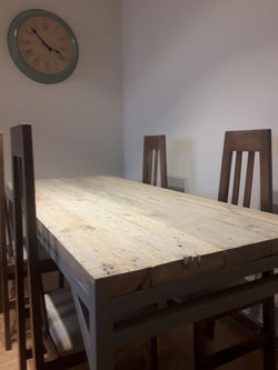 Mesa de forja y madera
