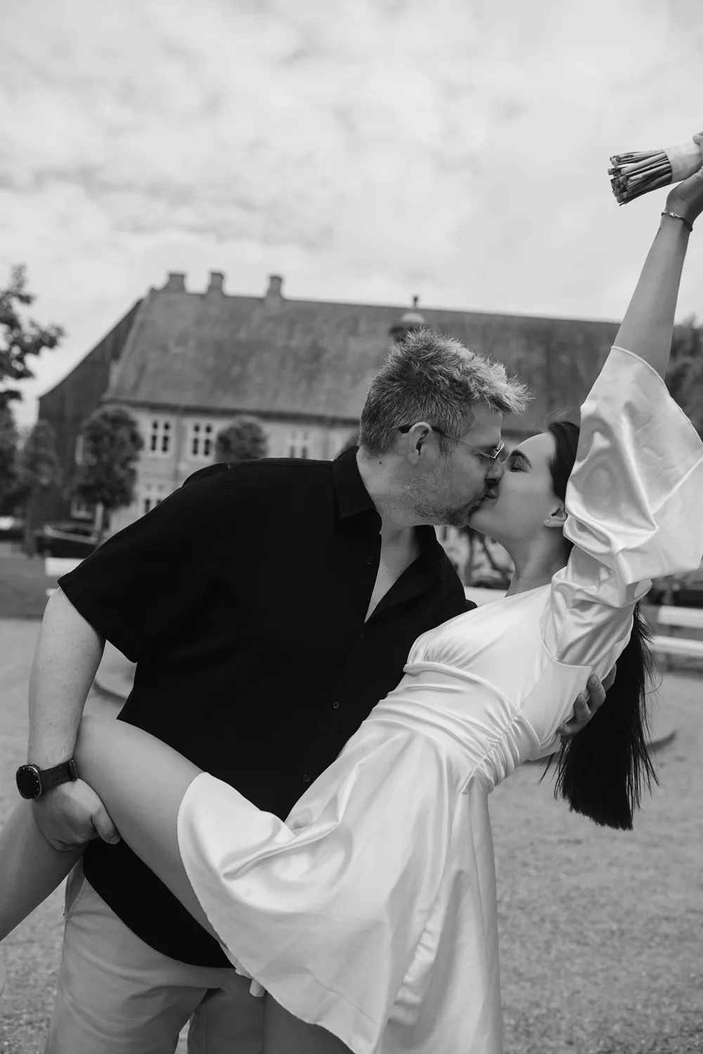 Couple portraits in the gardens near Søstrehuset in Christiansfeld