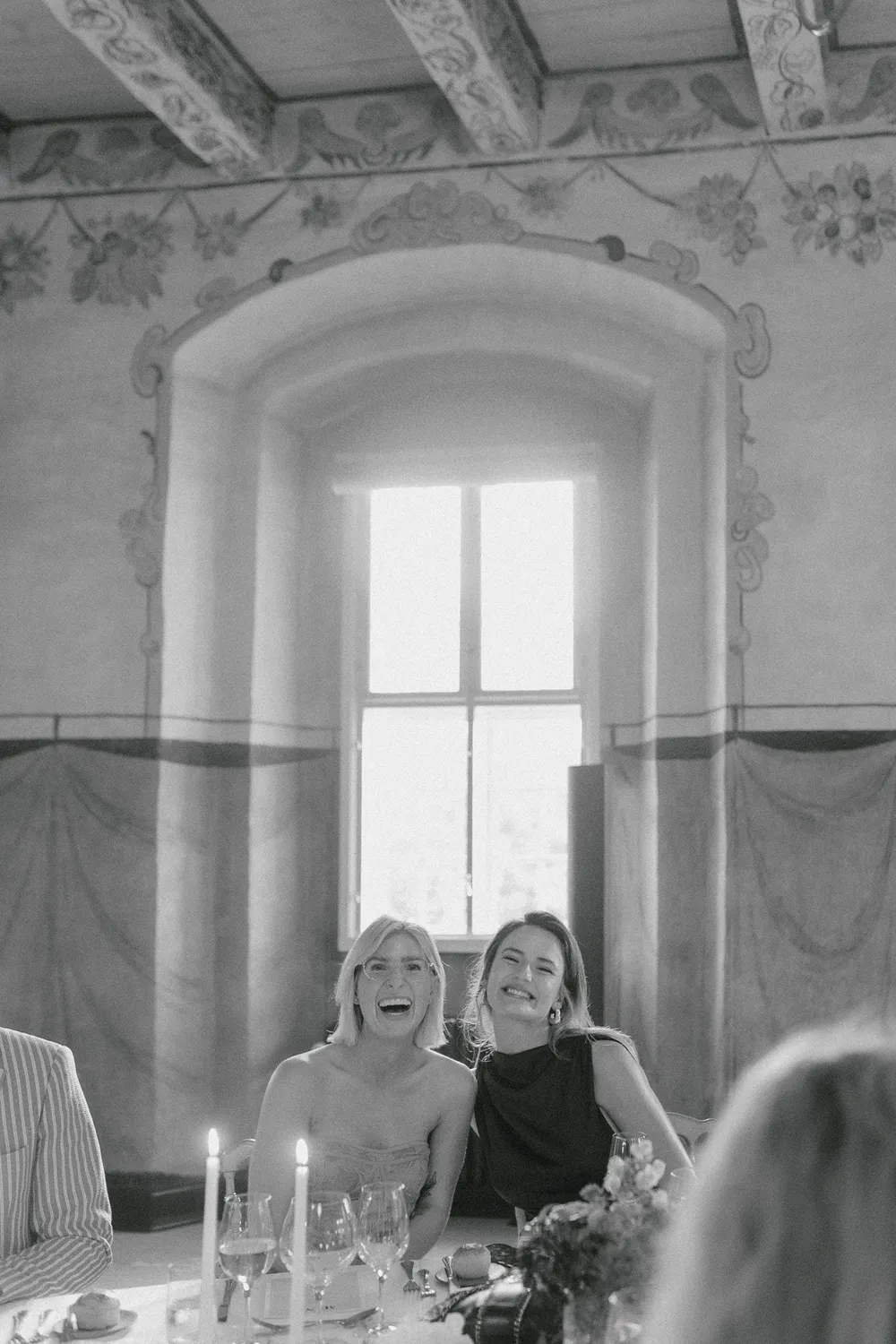 Wedding guests during dinner at Holckenhavn Slot by Juniper Picture Lab