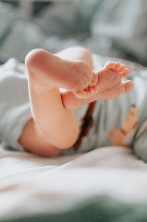 Nyfødt fotografering med søskende – ægte øjeblikke