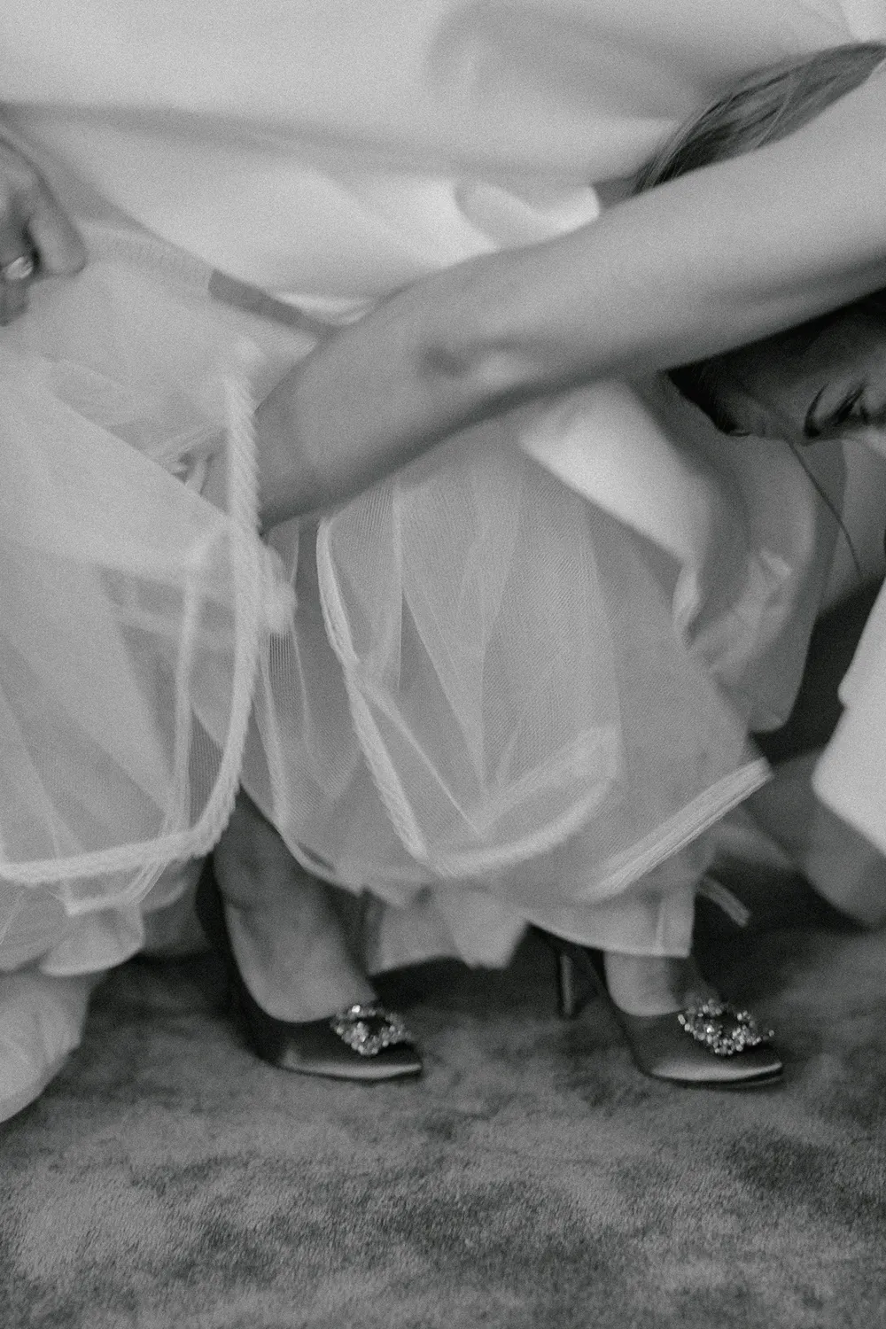 Timeless bridal portraits inside Holckenhavn Slot wedding suite