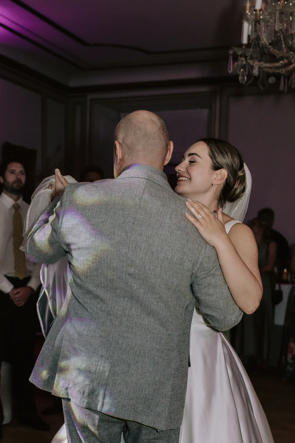 Emotional first dance at Holckenhavn Slot
