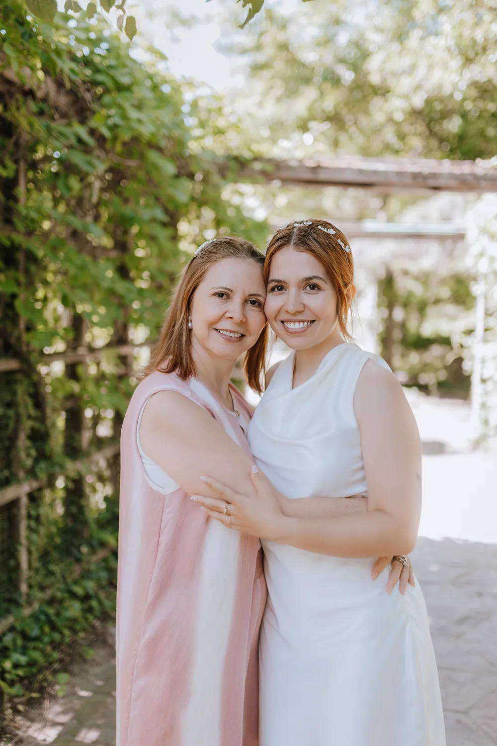 Soft documentary wedding portrait in Eventyrhaven in Odense