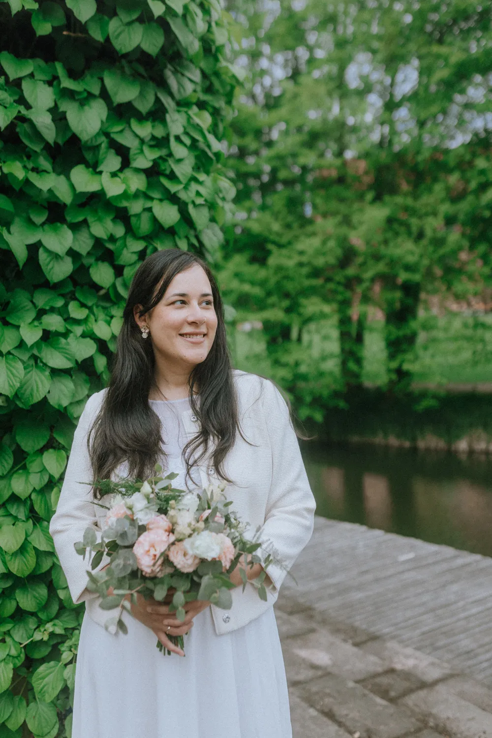 timelsess Documentary family portrait after a city hall wedding in Odense