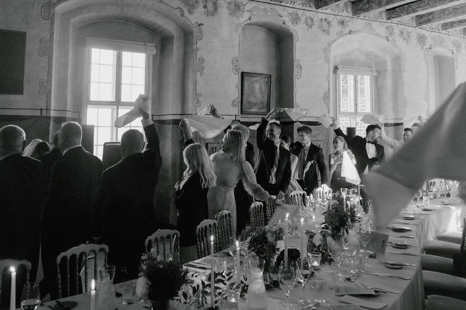 Bride and groom entering wedding dinner at Holckenhavn Slot
