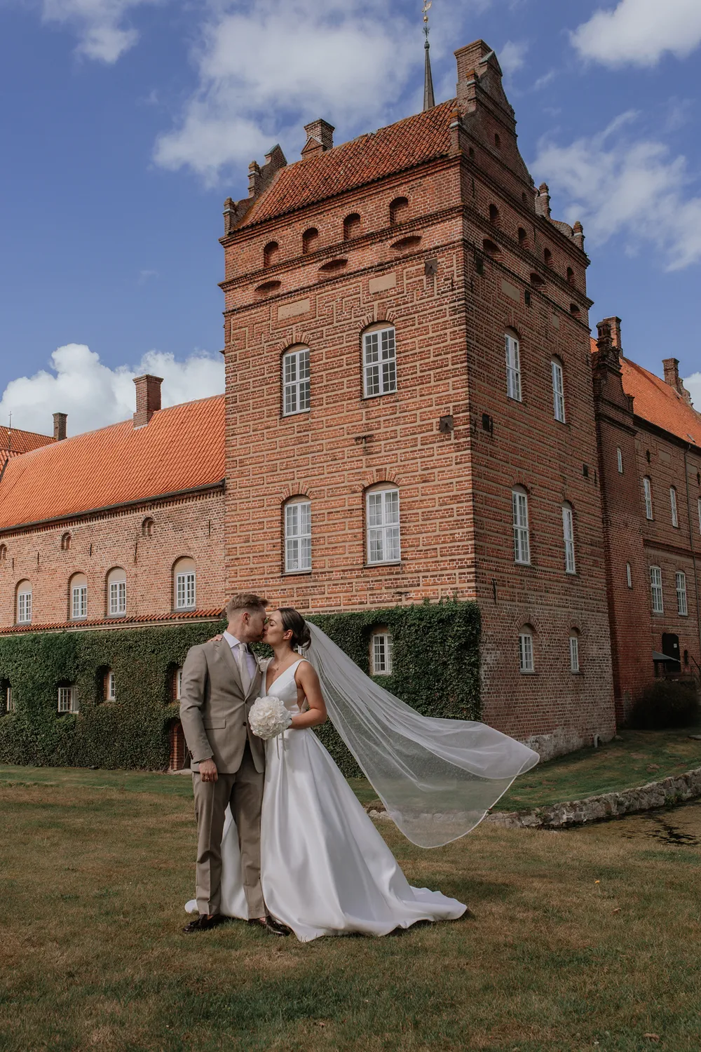 Timeless Holckenhavn wedding by Juniper Picture Lab