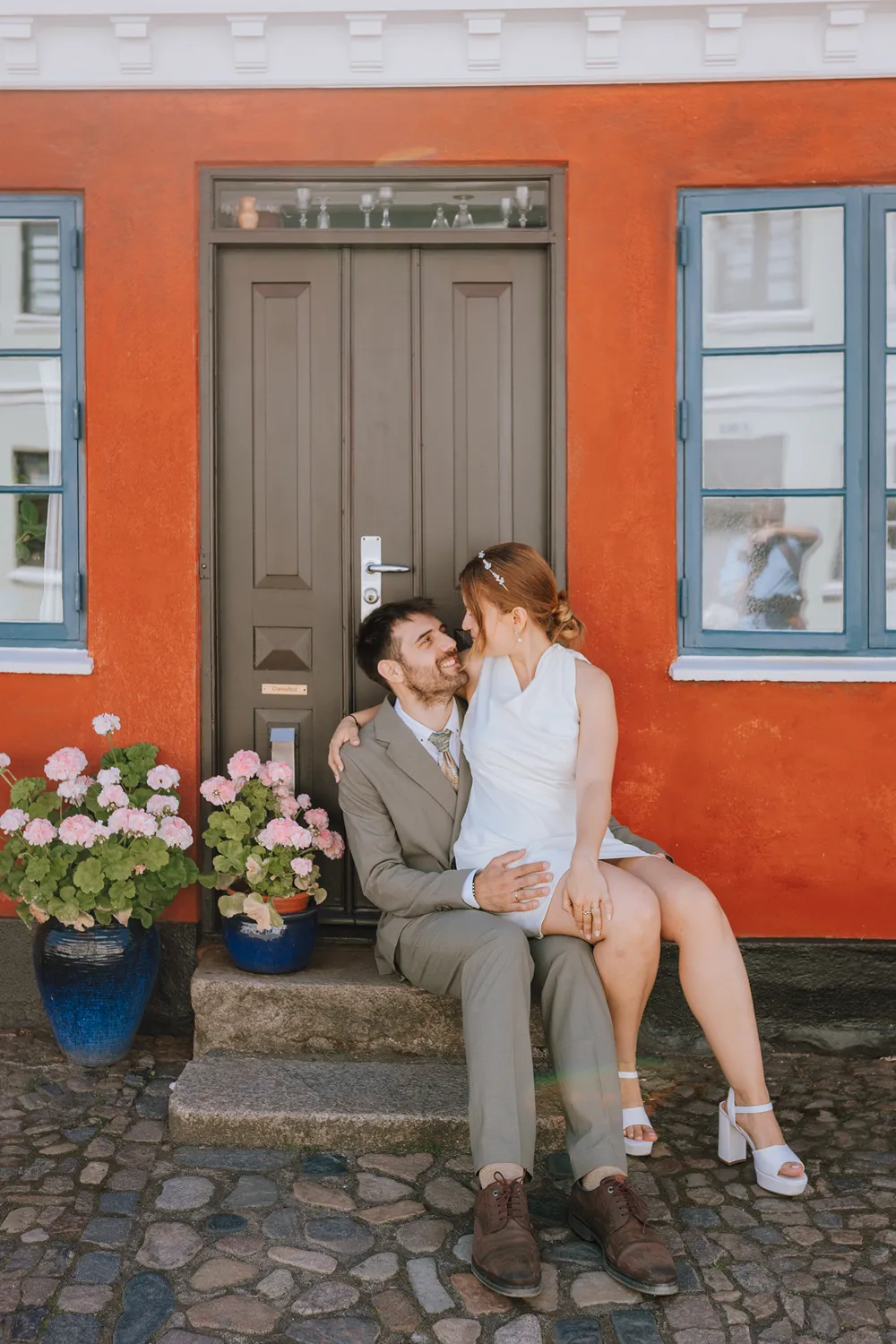 Bride and groom in soft summer light after an Odense City Hall wedding