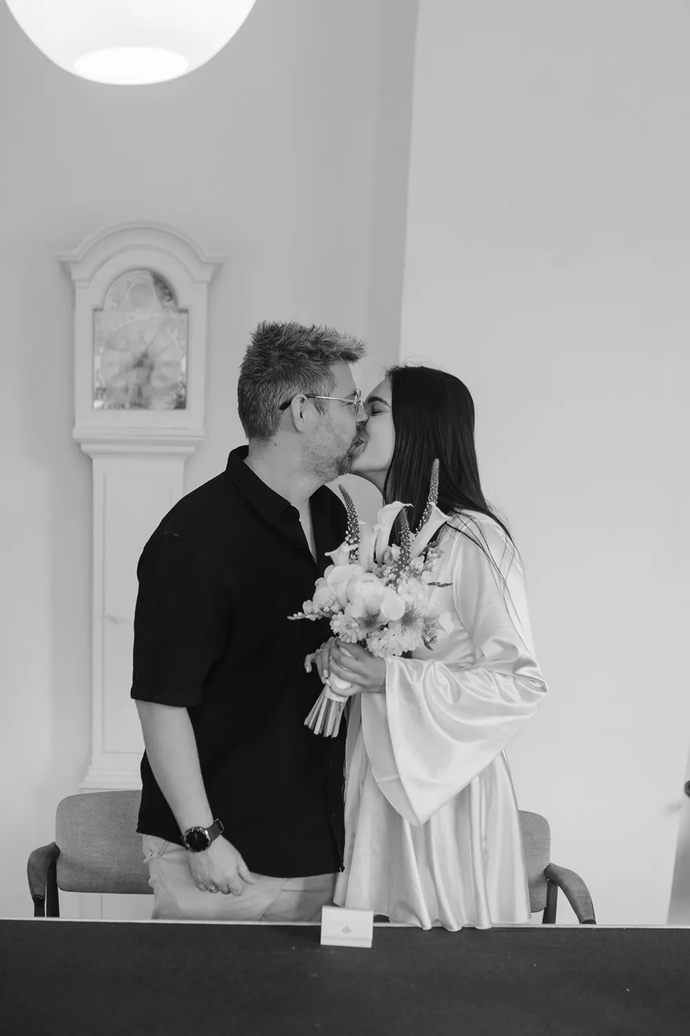 couple getting married at Søstrehuset in Christiansfeld, Denmark