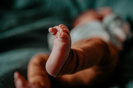 Ejby Baby sofast på blødt tæppe – varme nuancer og rolig stemning