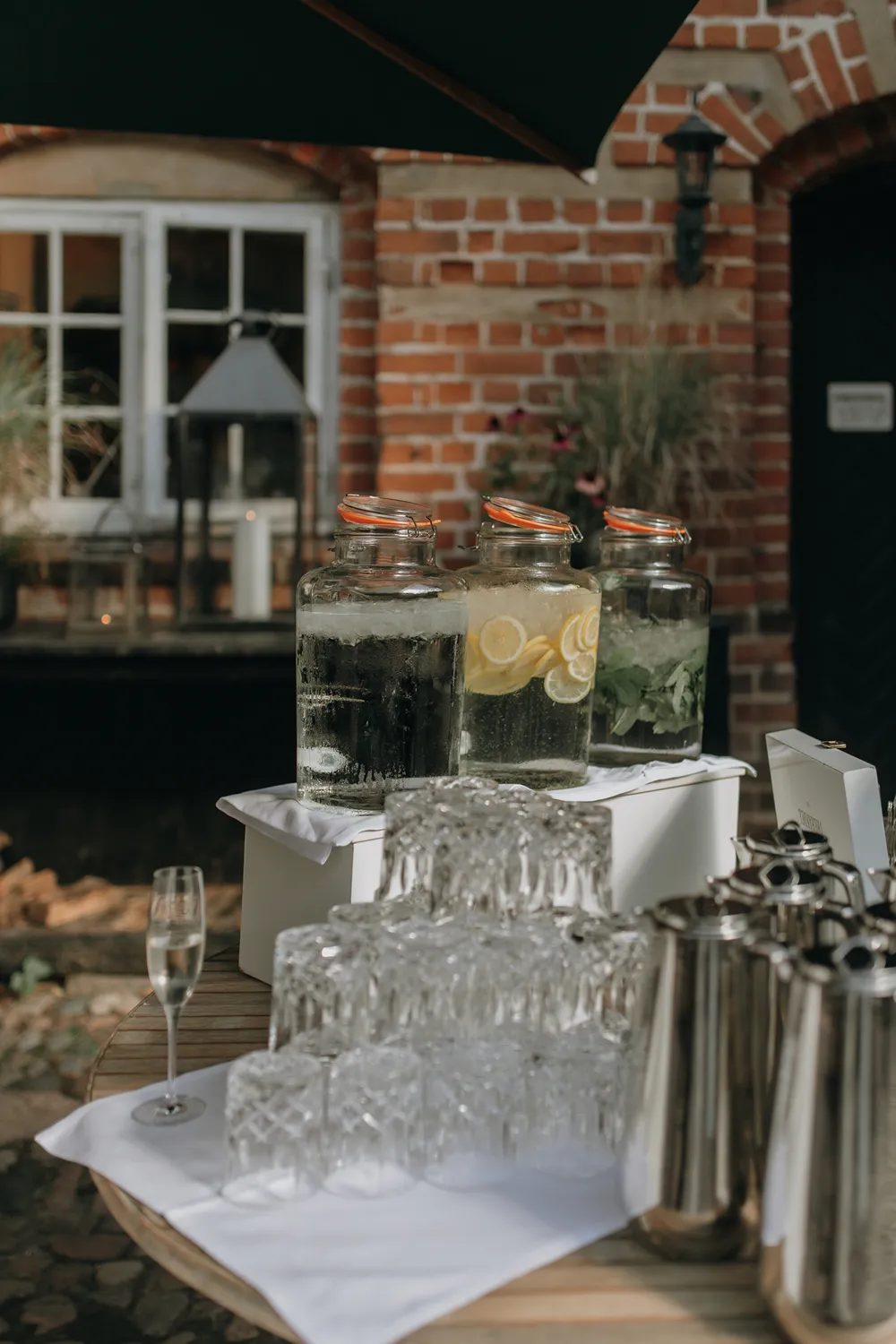 Elegant wedding cocktails and reception styling at Holckenhavn