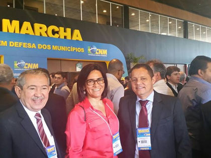 Prefeito de Feira Nova Participa da Marcha Nacional dos Prefeitos em Brasília