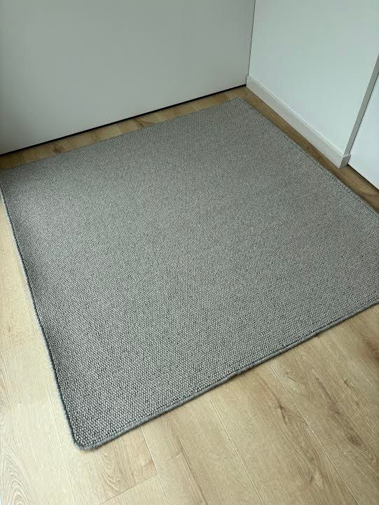 Thumbnail: Square rug. loop pile, wool. 150x150cm.