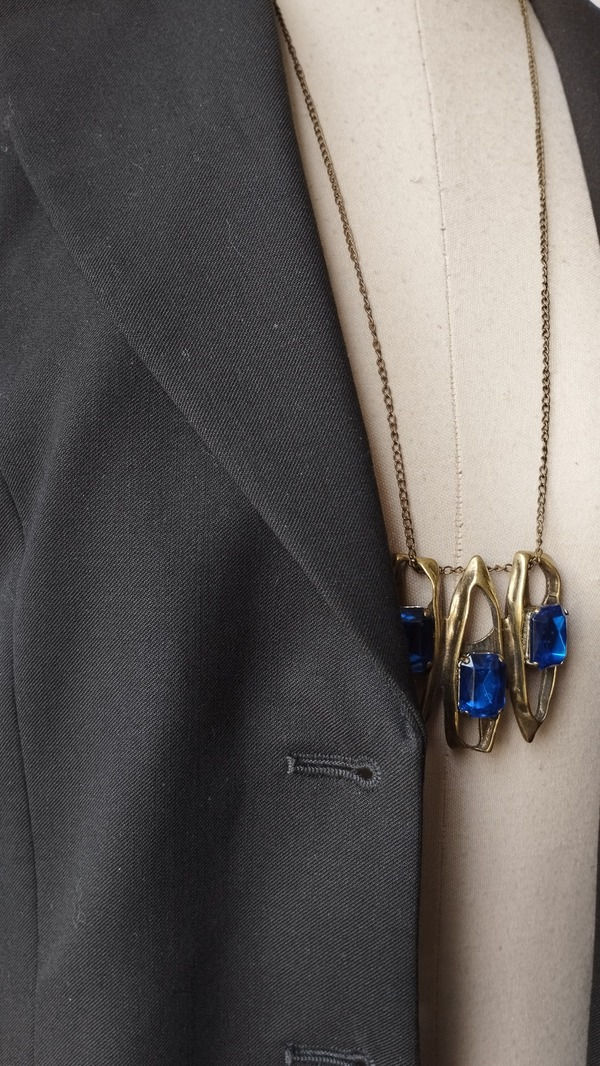 Miniature : Collier art brut et strass bleus, réglable en longueur #607