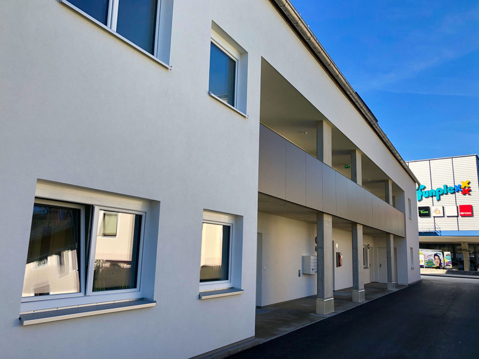 Rückseite Wohngebäude Oskar Pirlo Straße mit 26 Eigentumswohnungen