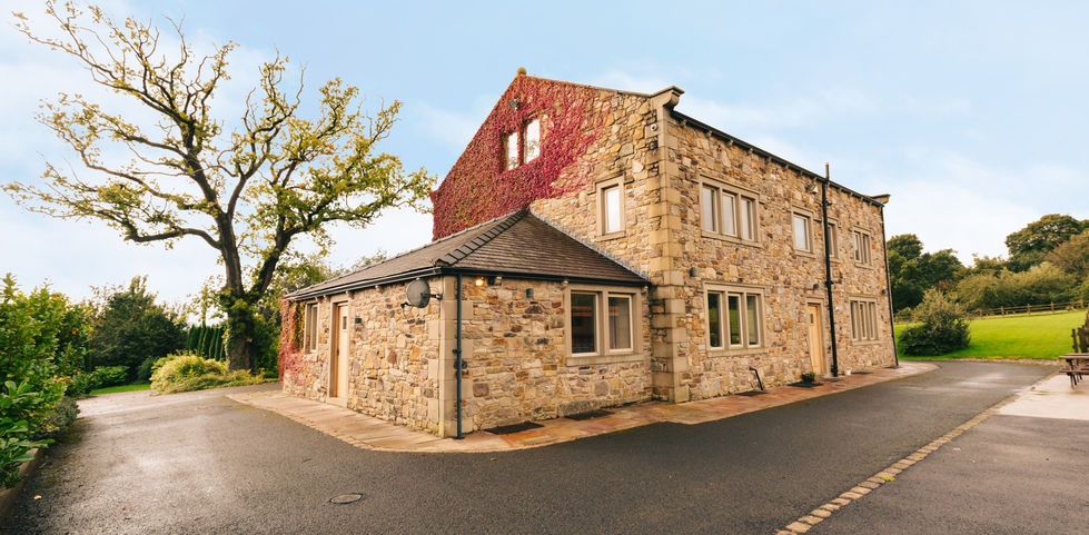 holiday cottage with swimming pool 