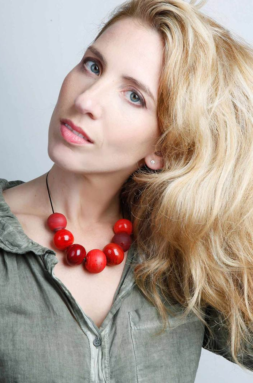 Thumbnail: Elegant Glass Beads Necklace