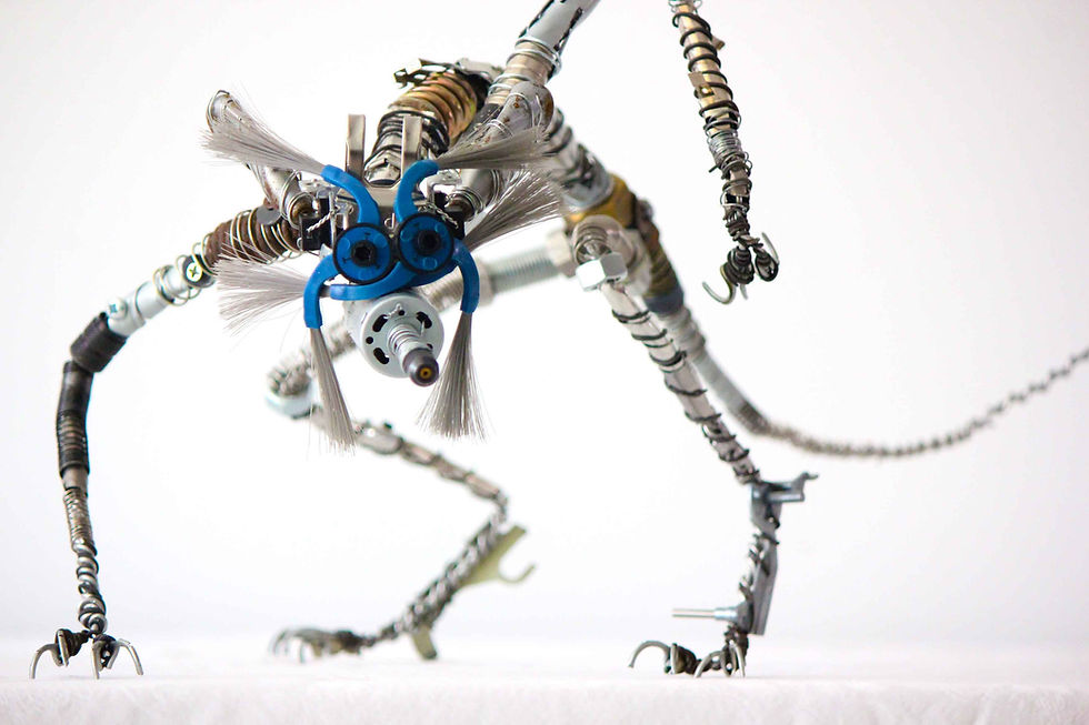 Sculpture en récupération représentant un cyber renard en métal et autres pièces de récupération réalisé par Vortex