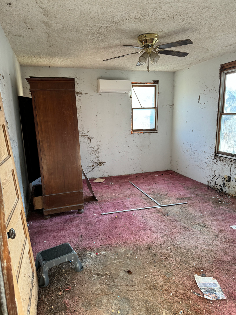 Primary Suite - Before