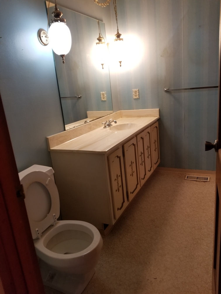Downstairs Bathroom - Before