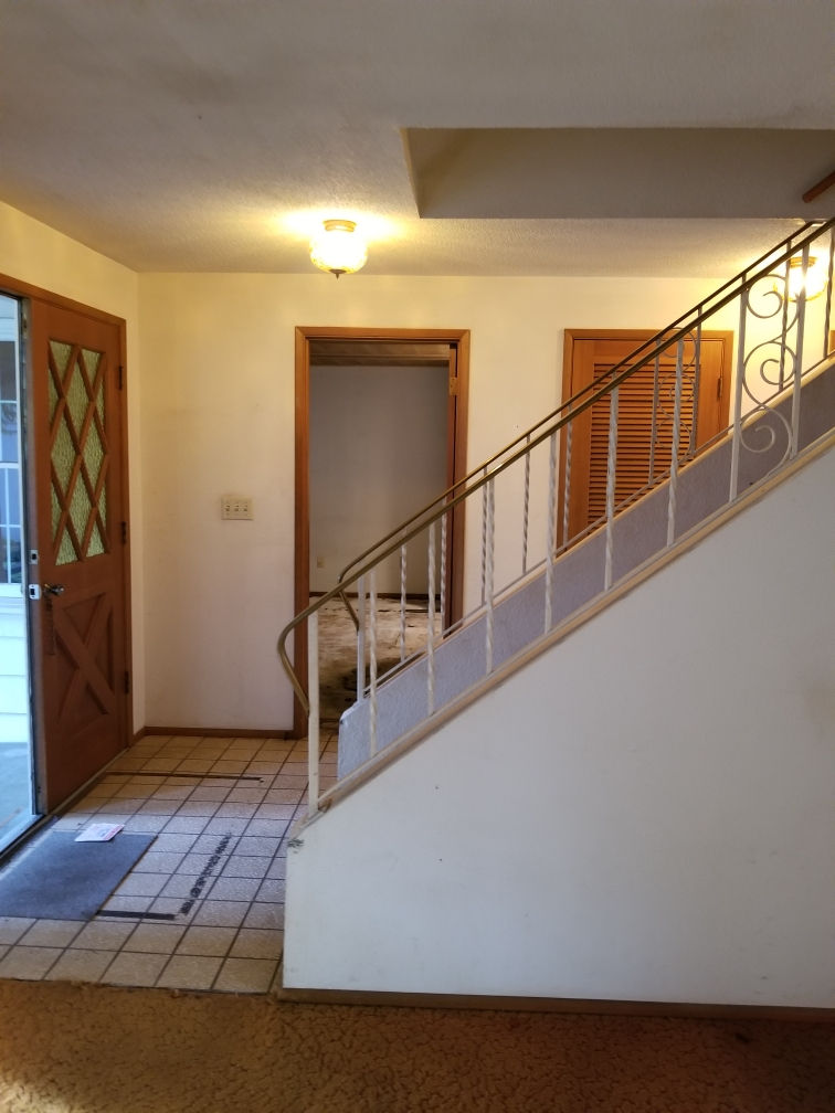 Entryway - Before