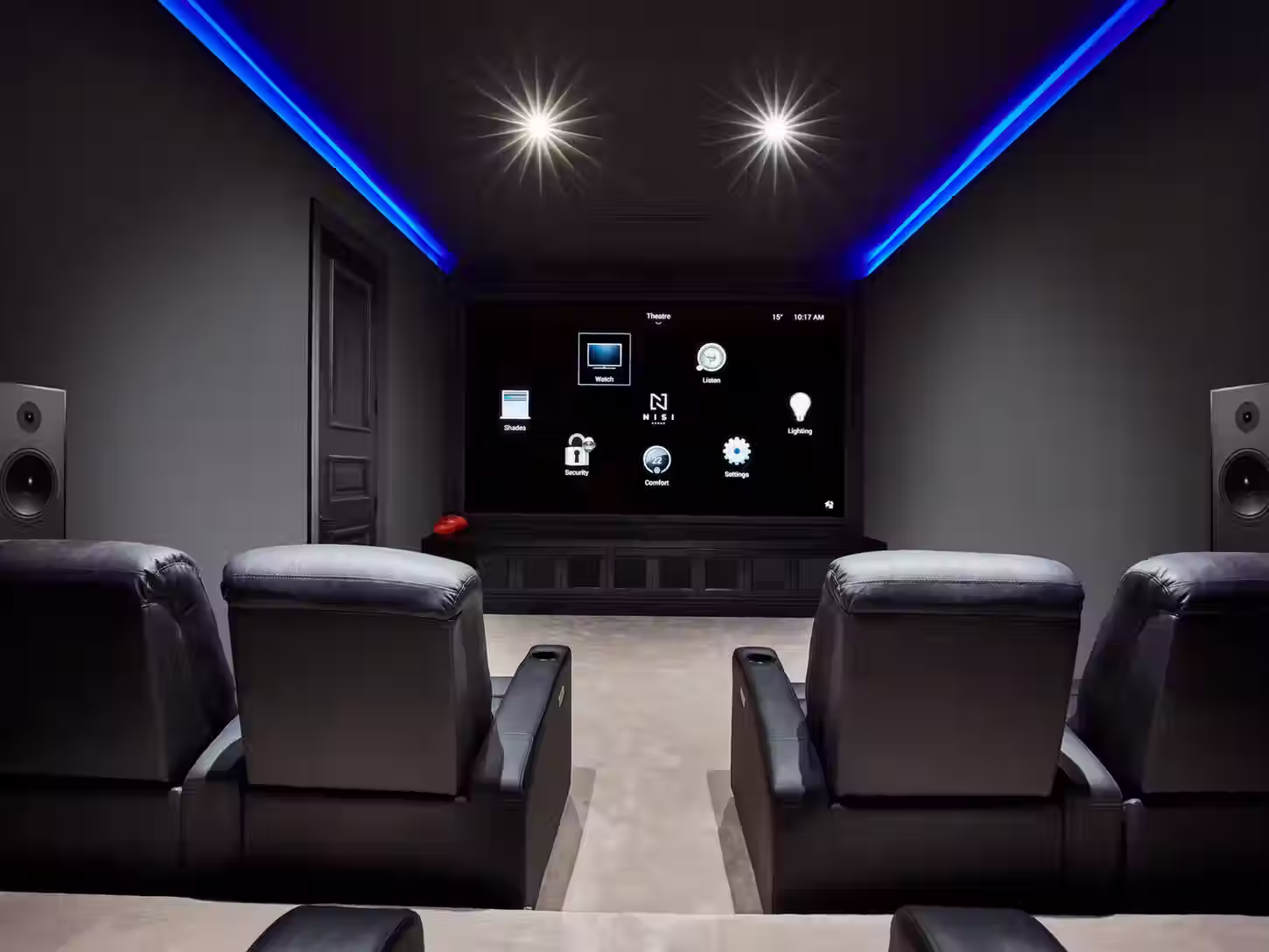 Home theatre project with big screen and cinema chairs - NISI Group