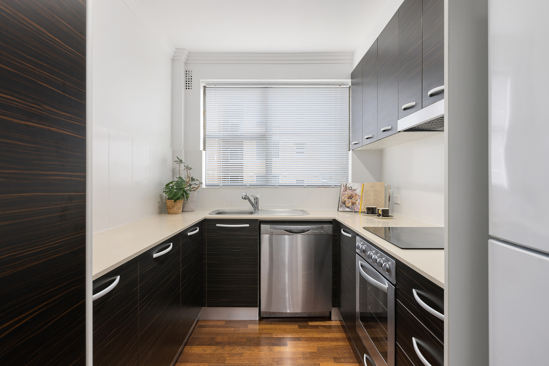 10/15 Stuart Street, Manly - Thumbnail 3