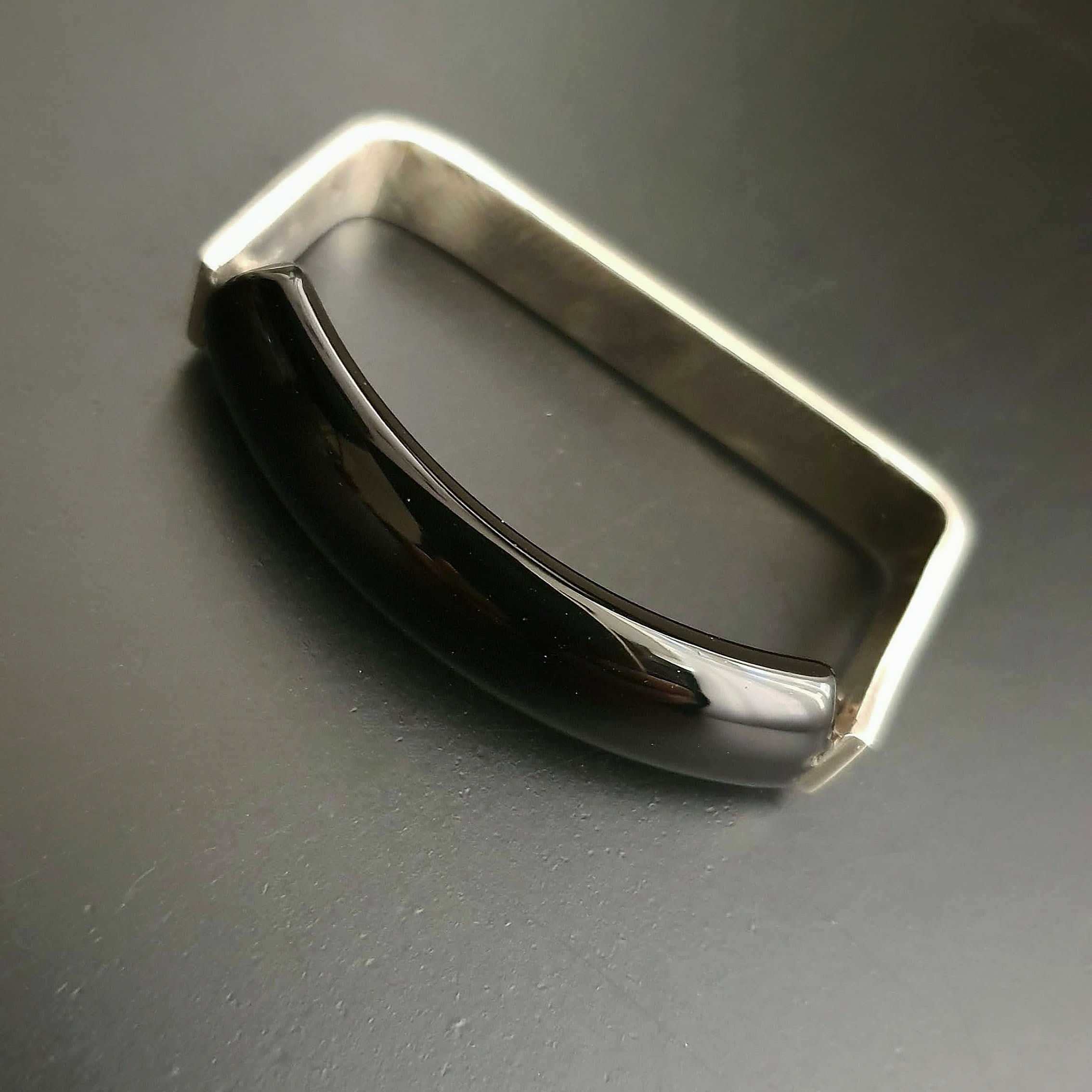 Black Onyx Curved 2fngs ring