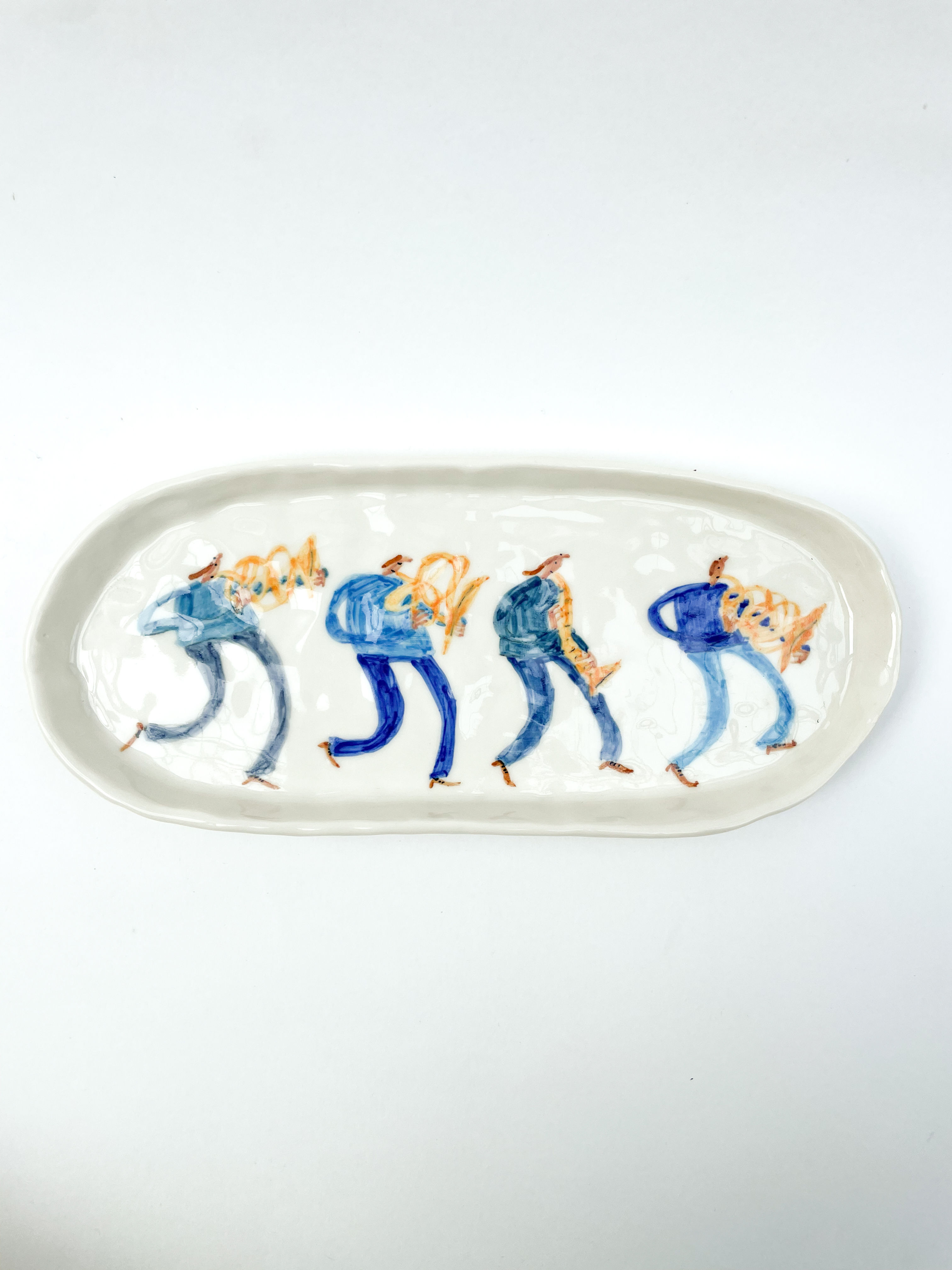 Porcelain trumpets plate