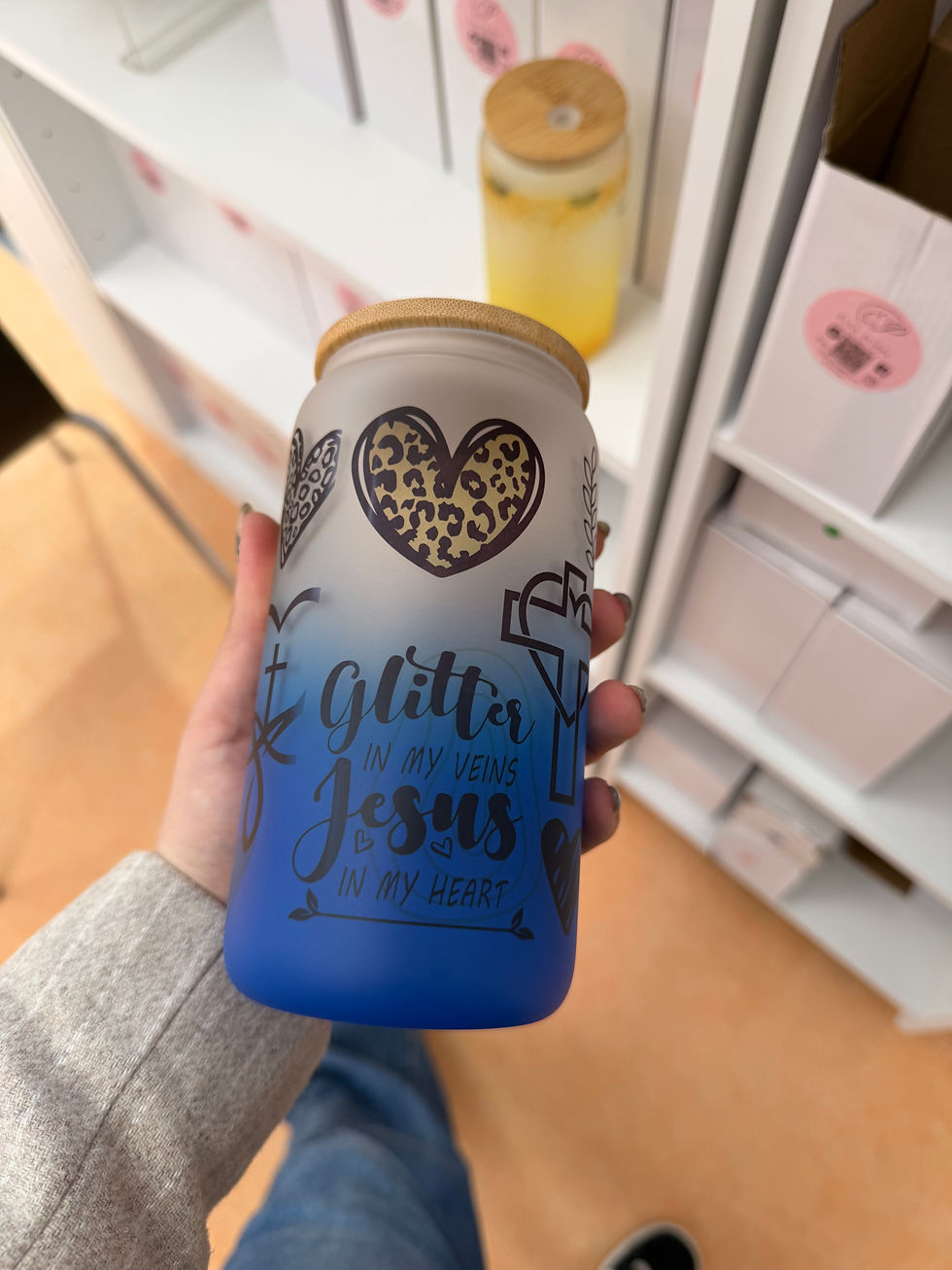 Thumbnail: Faith can move mountains 16oz ombré glass 
