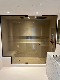 Shower doors_edited_edited.jpg