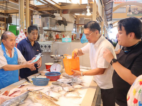 Distribution of face masks and sanitizers to market and hawker stall holders @ Boon Lay