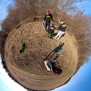 Gyümölcsfa ültetés a Takarító Kommandó szervezésében, Budapest - Hármashatárhegyi repülőtéren