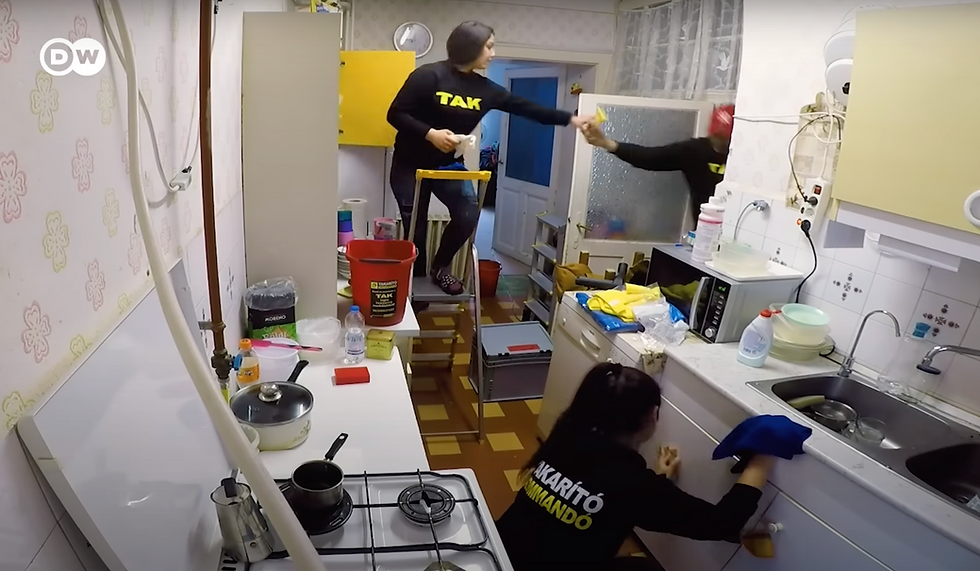 Réka, Petra, Miklós a Takarító Kommandó munkatársai nagytakarítást végeznek
