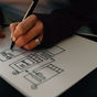 Hand skizziert ein Storyboard für ein Erklärvideo im Mittelstand