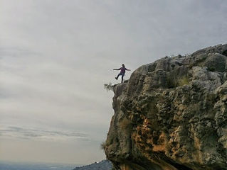 יוצאים לטיול וחוזרים בחיים