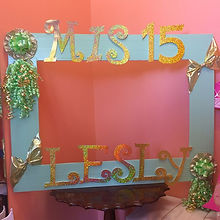 #selfieframe #quinceañeradecor #partydecorations #goldandmint #oroymenta #decoracionparaquinceañera