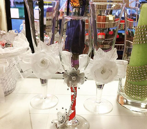 Copas decoradas #copas #wineglasses #decorations #decoratedcups #copasdecoradas #decoratedwineglasse