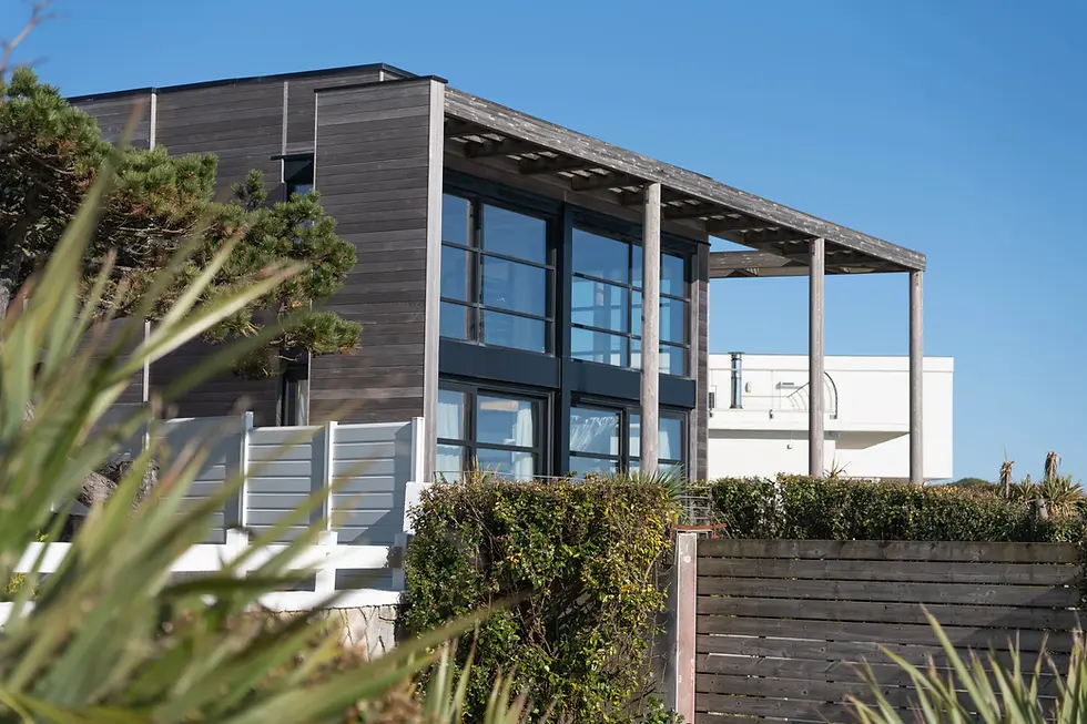 "Photo d’un logement à Royan, à proximité des plages et de l’architecture moderne"