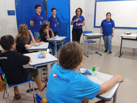 Wizard retoma aulas de inglês em Laguna Carapã com turmas cheias e novos alunos