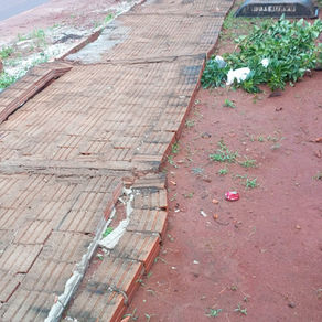 Temporal com rajadas próximas de 70 km/h provoca destelhamentos, queda de árvores e assusta moradores de Laguna Carapã