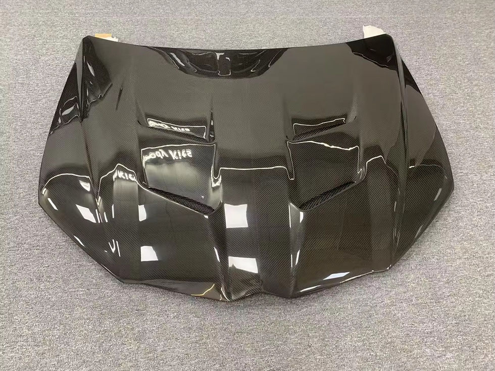 Dry Carbon urus hood front