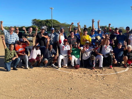 Un sorpresa agradabel pa sr. Hubert Bomba
Amigonan di Antillian Stars “Hulanda”