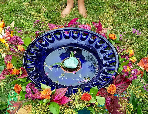 blue bowl with feet.jpg