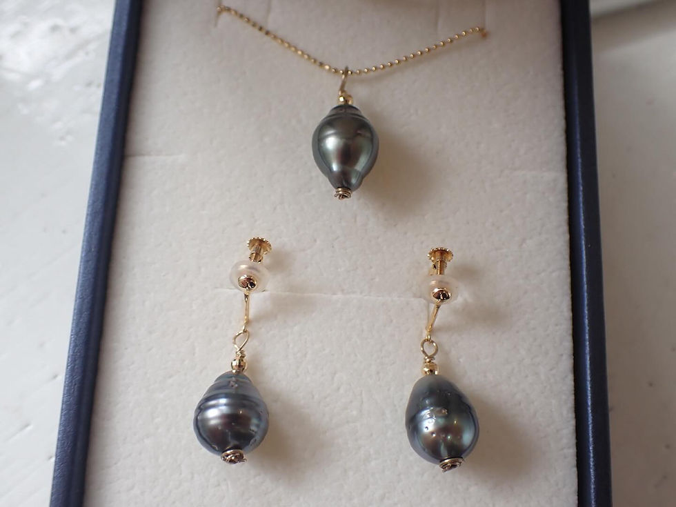 クロチョウ真珠をイエローゴールドで。ネックレス&イヤリングセットをお仕立てしました。
