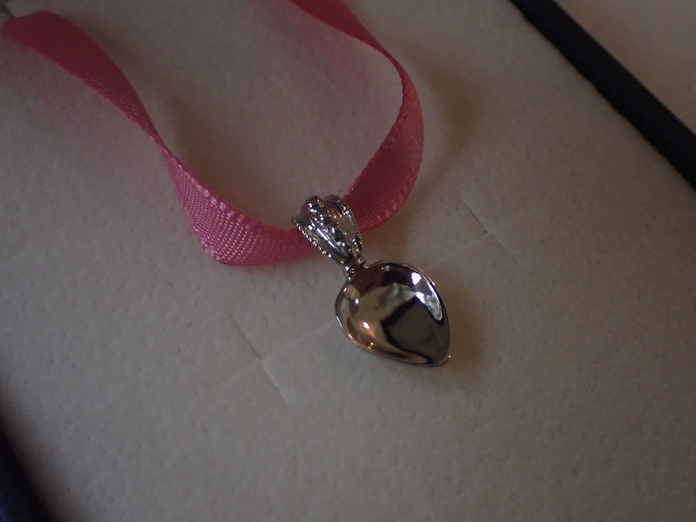 裏面にはお孫様のお名前と生年月日を刻印しております