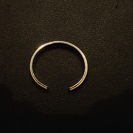 【ジュエリー修理】外せなくなってしまった結婚指輪の切断をご用命頂きました。