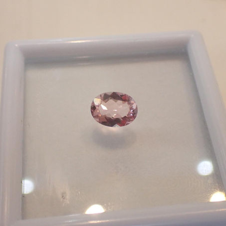 【ルース】1.02ｃｔのモルガナイトをお迎え頂きました。