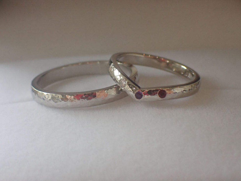 槌目加工の結婚指輪をお仕立てしました。