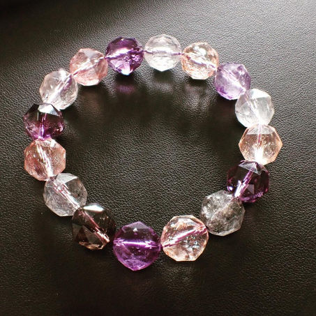 【天然石ブレスレット】スターカットの水晶やアメジストのブレスレットをご用命頂きました。
